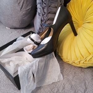 Naturalizer black pump, size 11, New